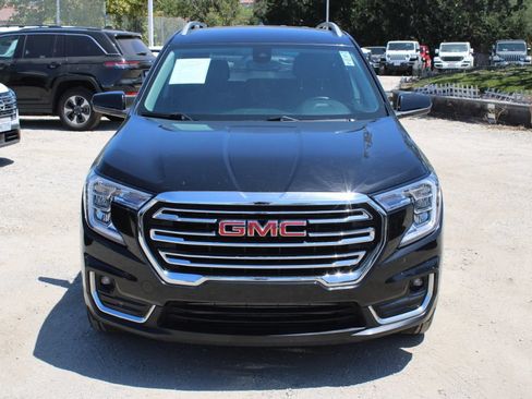 Used 2024 GMC Terrain SLT FWD image 2