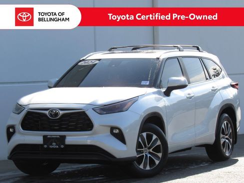 Certified 2024 Toyota Highlander XLE AWD/4WD image 1