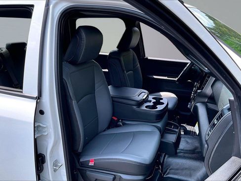 New 2026 RAM 2500 Tradesman w/ Chrome Appearance Group AWD/4WD image 9