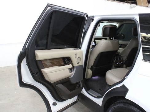 Used 2019 Land Rover Range Rover HSE image 29