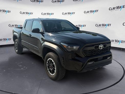 Used 2025 Toyota Tacoma TRD Off-Road AWD/4WD image 7