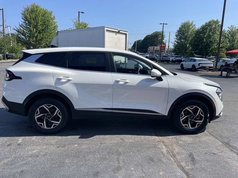 Used 2024 Kia Sportage LX AWD/4WD image 9