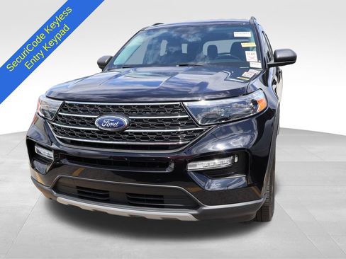 Used 2023 Ford Explorer XLT w/ Equipment Group 202A AWD/4WD image 4