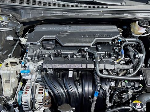 Certified 2025 Hyundai Elantra Sport image 28