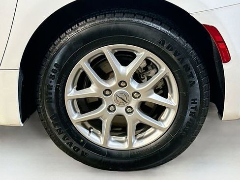 Used 2024 Chrysler Pacifica Touring-L image 7