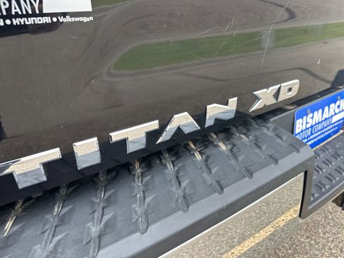 Used 2017 Nissan Titan SV AWD/4WD image 5