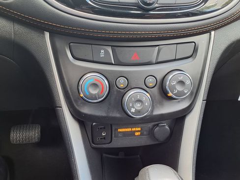 Used 2021 Chevrolet Trax LT w/ Sport Edition FWD image 30