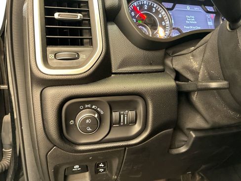 Used 2019 RAM 1500 Big Horn AWD/4WD image 19