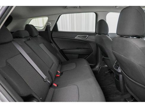 Used 2023 Kia Sportage LX image 17