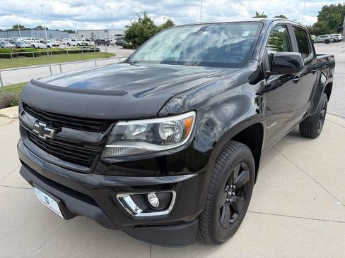 Used 2017 Chevrolet Colorado LT w/ Midnight Edition AWD/4WD image 4