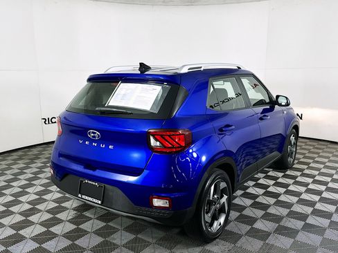 Used 2022 Hyundai Venue SEL image 3