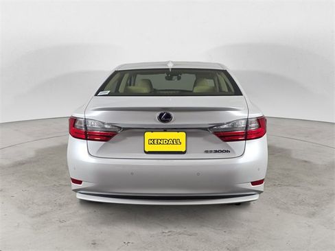 Used 2018 Lexus ES 300h image 4