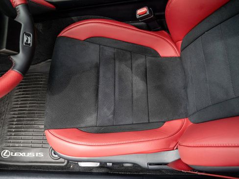 Used 2025 Lexus IS 500 w/ F-Sport Performance RWD image 36