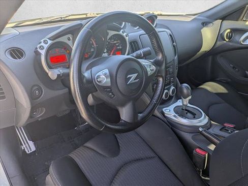 Used 2020 Nissan 370Z Coupe RWD image 10