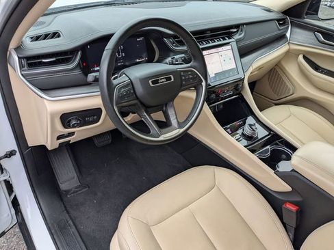 Certified 2021 Jeep Grand Cherokee L Limited AWD/4WD image 12