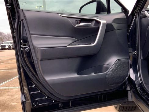 Used 2022 Toyota RAV4 XLE image 21