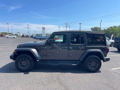 Used 2024 Jeep Wrangler Unlimited Sport AWD/4WD image 13