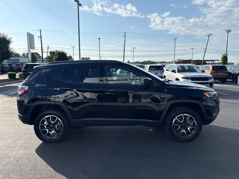 Used 2025 Jeep Compass Trailhawk AWD/4WD image 6