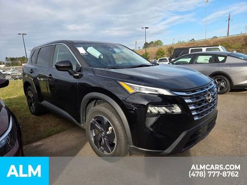 Used 2025 Nissan Rogue SV image 17