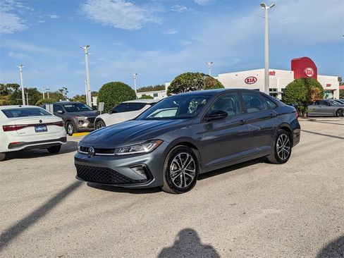 Certified 2025 Volkswagen Jetta Sport image 3