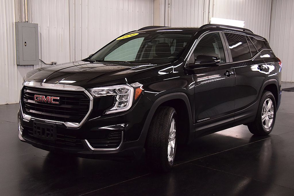 Used 2024 GMC Terrain SLE w/ Driver Convenience Package AWD/4WD image 3