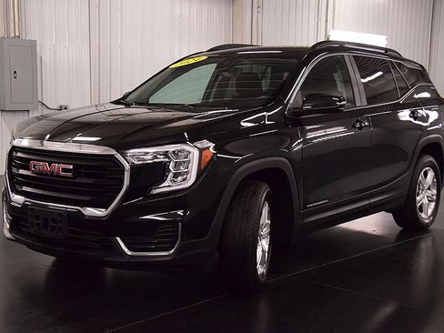 Used 2024 GMC Terrain SLE w/ Driver Convenience Package AWD/4WD image 3