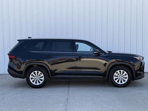 Used 2025 Toyota Grand Highlander XLE image 3