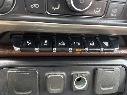 Used 2019 Chevrolet Silverado 2500 High Country w/ Duramax Plus Package image 25