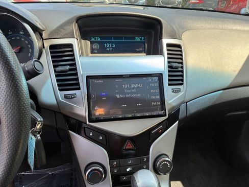 Used 2013 Chevrolet Cruze LS FWD image 10