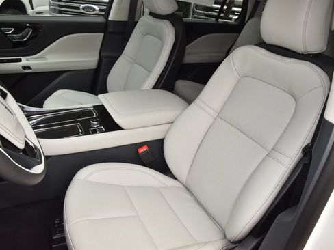 New 2026 Lincoln Aviator 2WD image 32