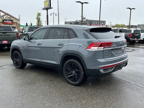 Used 2023 Volkswagen Atlas Cross Sport SE w/ Panoramic Sunroof Package image 3