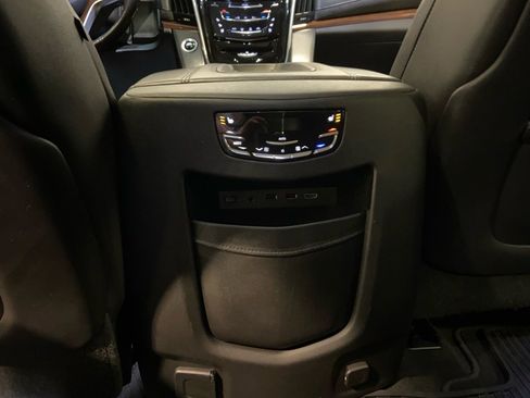 Used 2019 Cadillac Escalade Premium Luxury w/ Escalade Sport Edition image 35