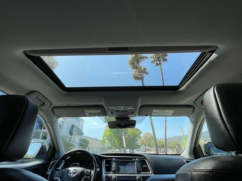 Used 2019 Toyota Highlander XLE FWD image 15