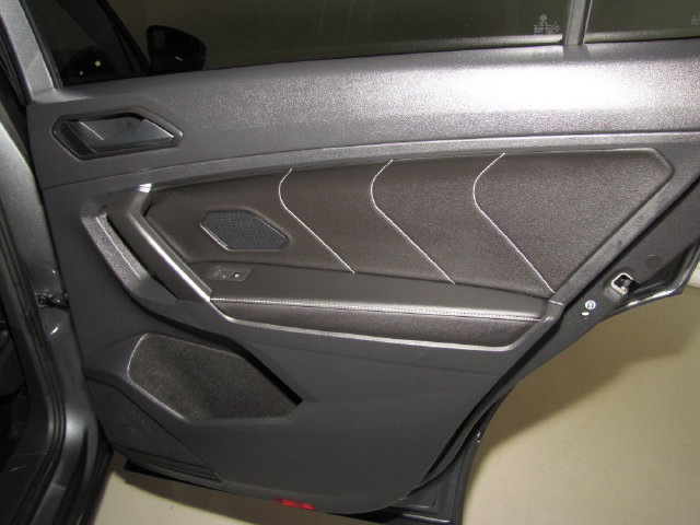 Used 2023 Volkswagen Tiguan SE R-Line FWD image 40