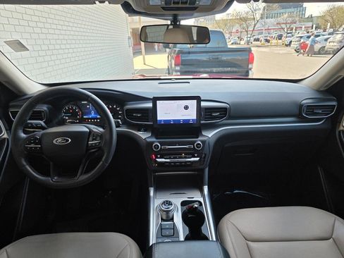 Used 2020 Ford Explorer XLT w/ Equipment Group 202A AWD/4WD image 16