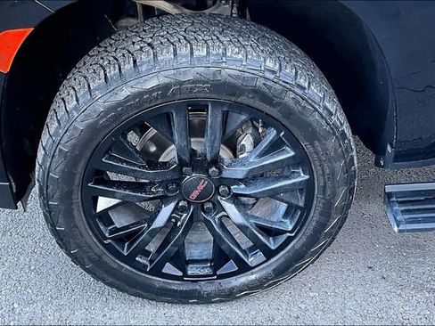 Used 2023 GMC Yukon XL Denali image 35