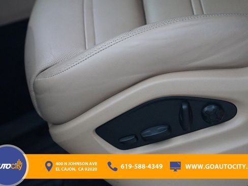Used 2022 Porsche Cayenne Platinum Edition image 18