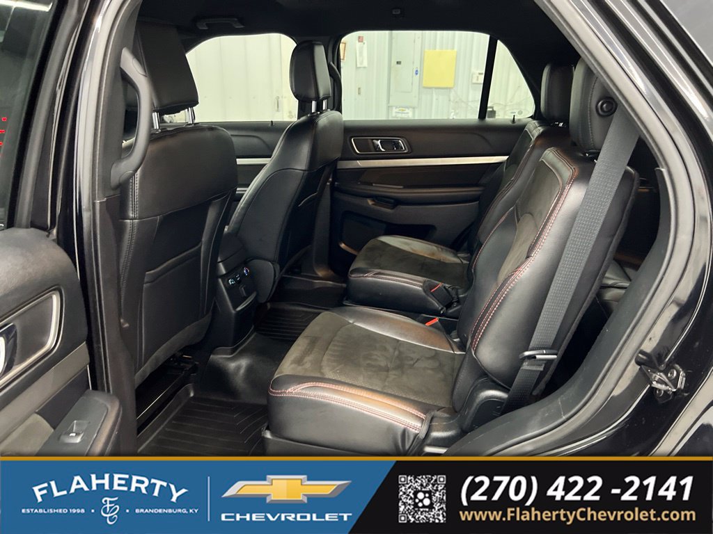 Used 2018 Ford Explorer XLT w/ Equipment Group 202A AWD/4WD image 11