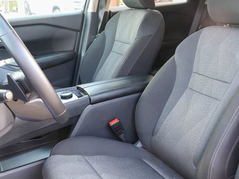 Used 2025 Nissan Rogue SV AWD/4WD image 5