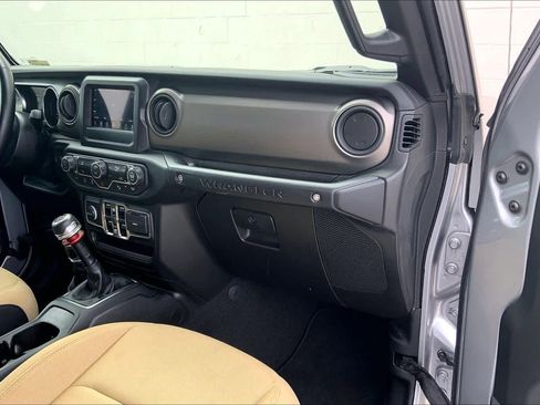 Used 2021 Jeep Wrangler Unlimited Sport image 24