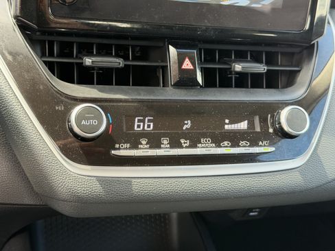 Used 2025 Toyota Corolla LE FWD image 20