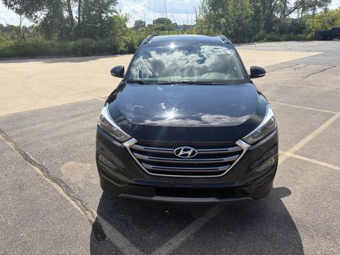Used 2016 Hyundai Tucson Limited w/ Option Group 03 FWD image 2