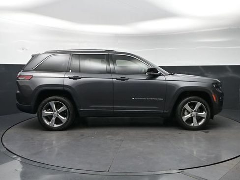 Used 2022 Jeep Grand Cherokee Limited RWD image 4