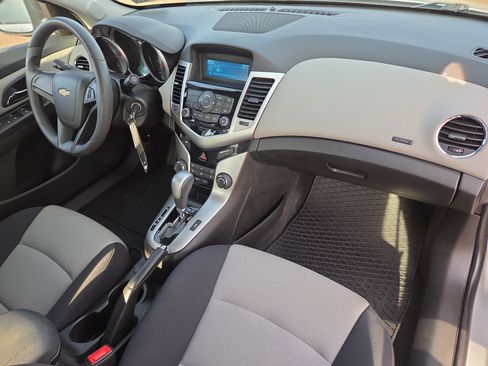 Used 2016 Chevrolet Cruze LS image 17