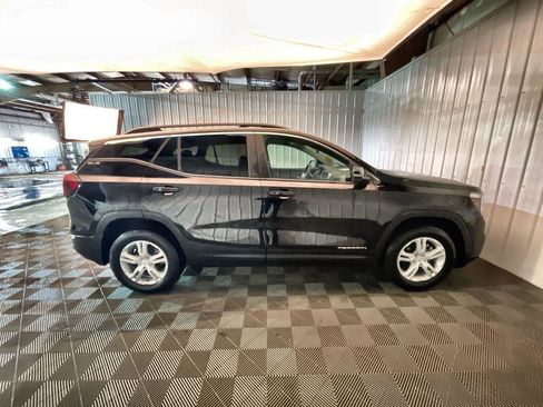 Used 2024 GMC Terrain SLE w/ Driver Convenience Package image 9