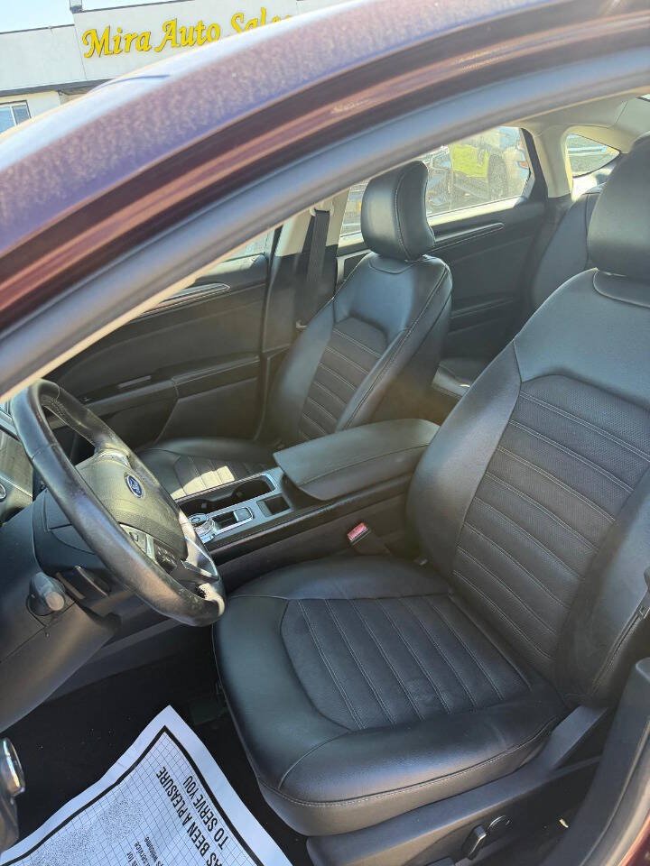 Used 2017 Ford Fusion SE w/ Equipment Group 201A FWD image 11