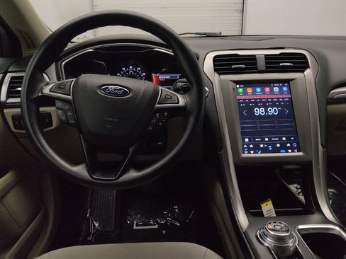 Used 2017 Ford Fusion SE w/ Fusion SE Technology Package image 22