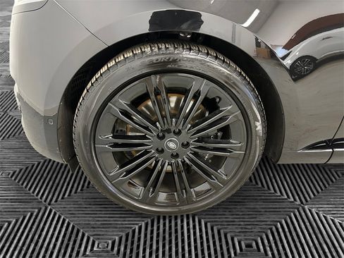 Used 2024 Land Rover Range Rover Long Wheelbase SE image 14