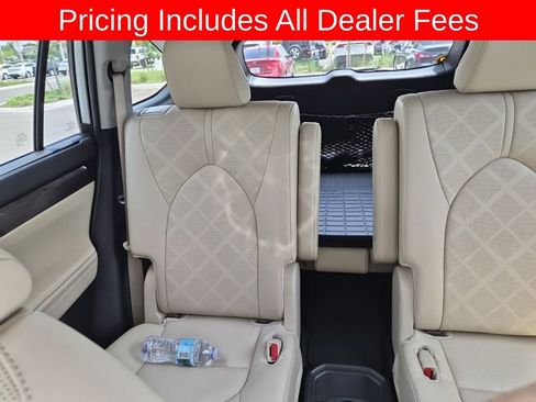 Used 2023 Toyota Highlander Platinum FWD image 12