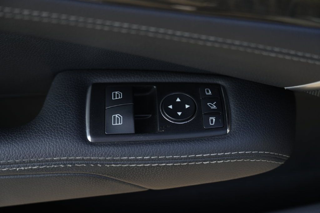 Used 2013 Mercedes-Benz SL 550 image 22